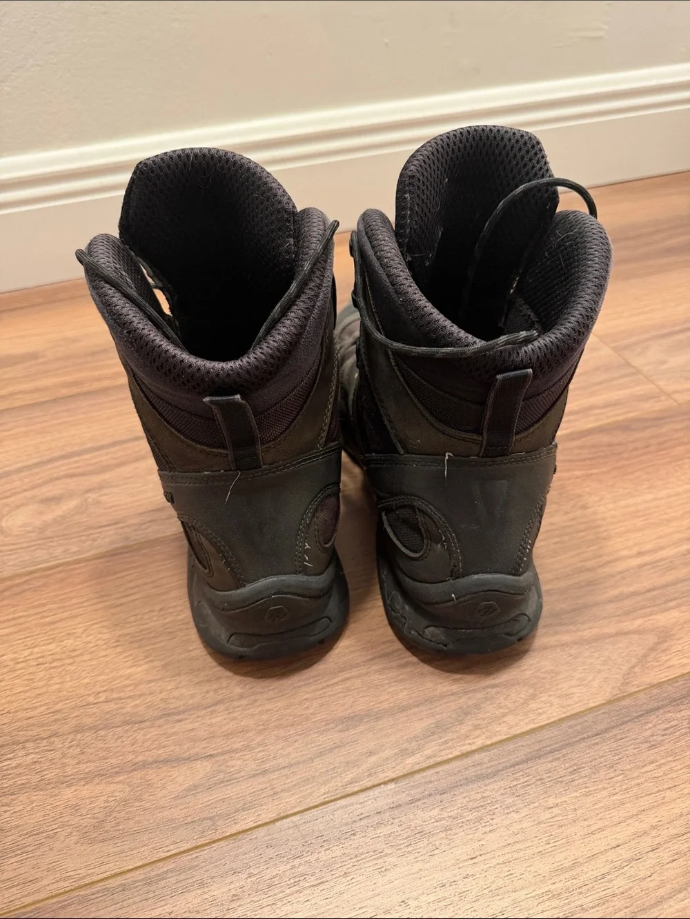 Salomon Men's Black and Brown Trail Boots